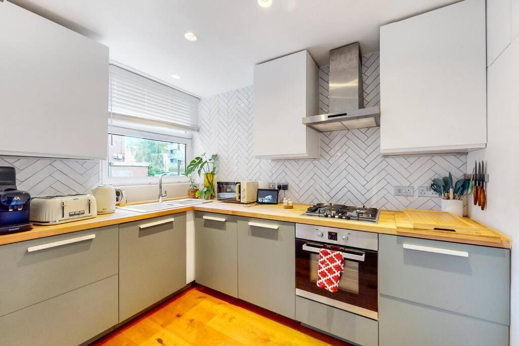 Charming 2-Bedroom Maisonette With Private Garden Londres Exterior foto